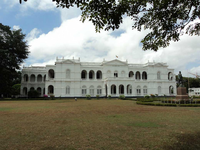 Colombo Museum and the Natural History Museum