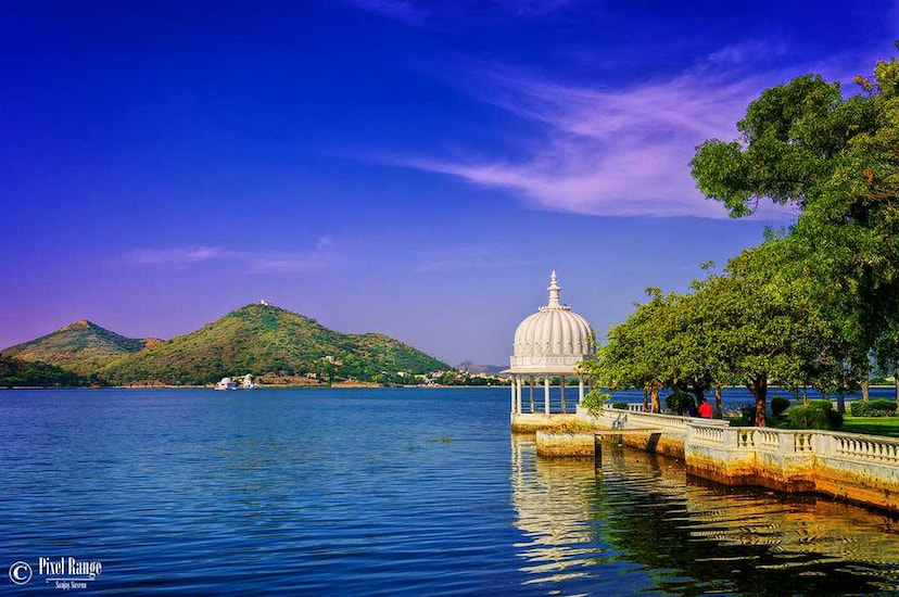 Enjoy boating at Fateh Sagar Lake in Udaipur