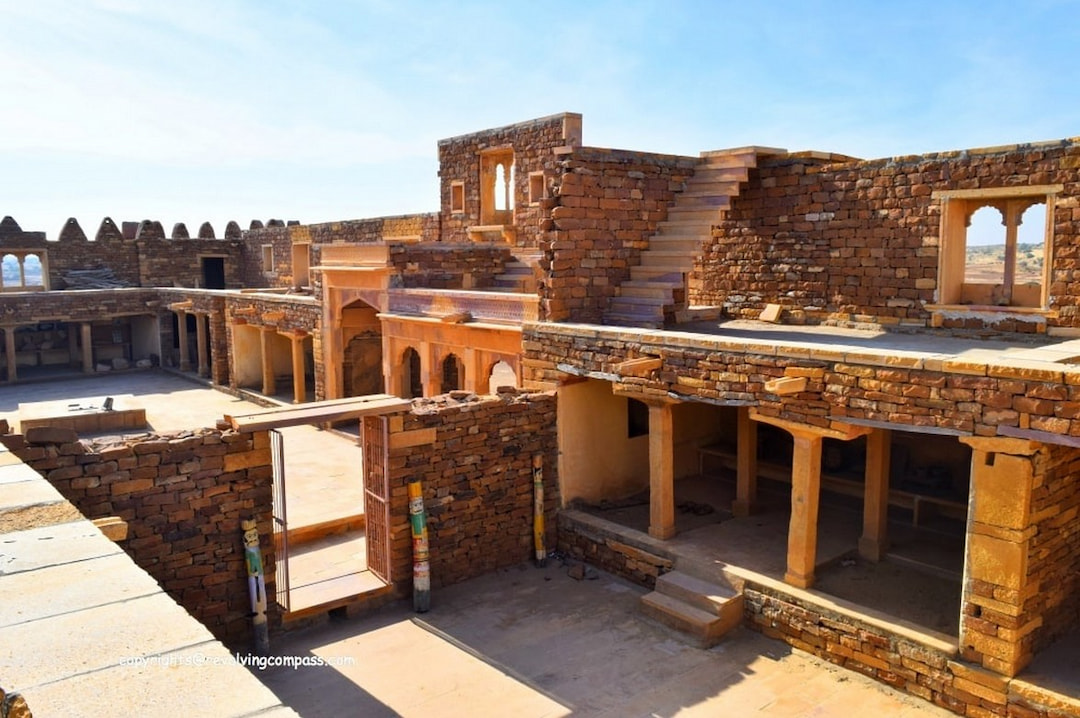 Explore the ruins of Khaba fort