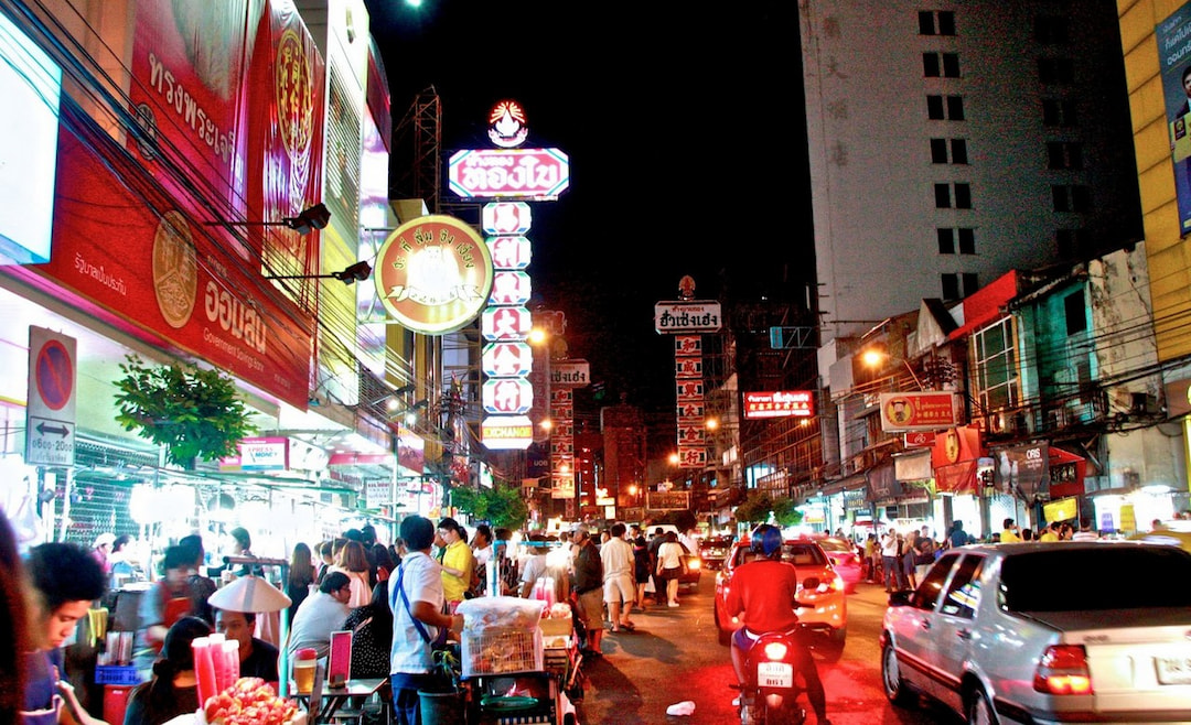 Try street food in Chinatown