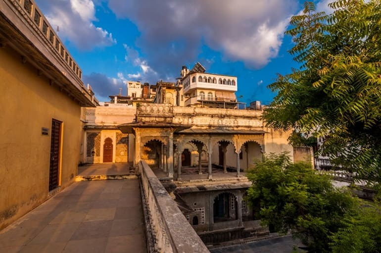 Witness the beauty of Bagore ki haveli