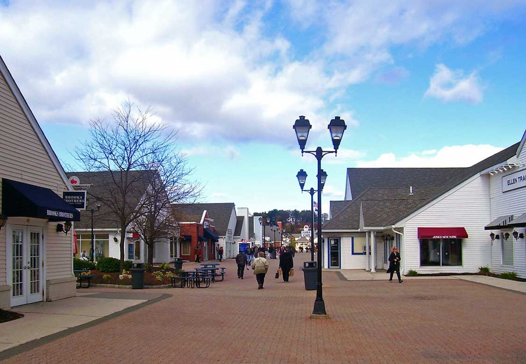 Woodbury Common Premium Outlets Shopping Tour from Manhattan