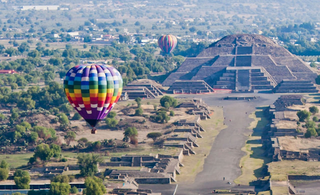balloon ride in Teotihuacán