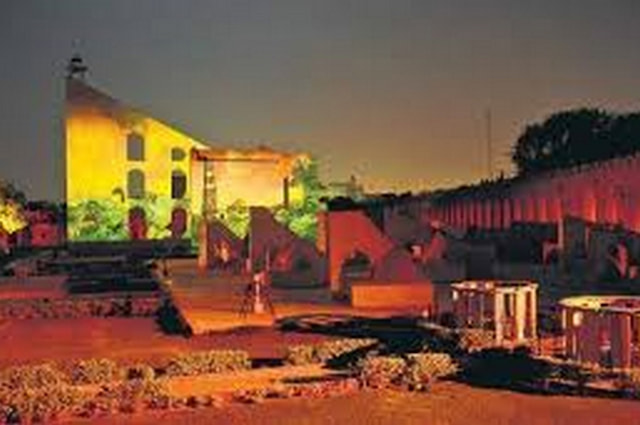 tend the light and sound show Jantar and Mantar